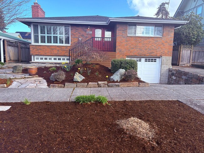 Building Photo - Charming 5-Bedroom Home in Prime Ballard Location!