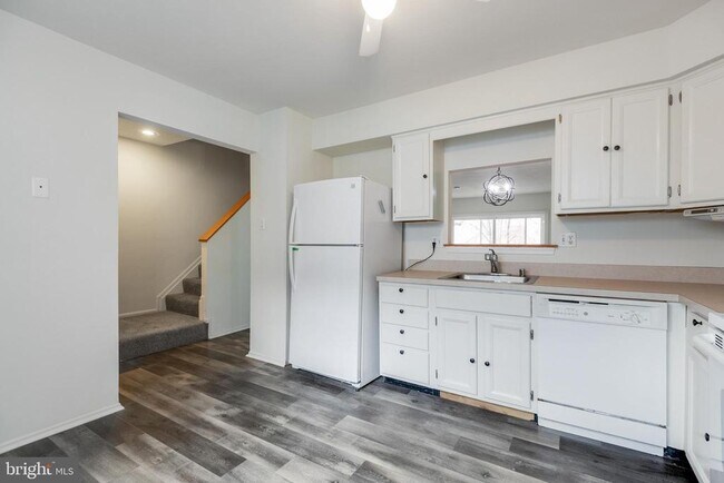 Building Photo - 11770 Stonegate Ln