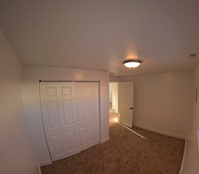 Building Photo - 2906 S 1550 W