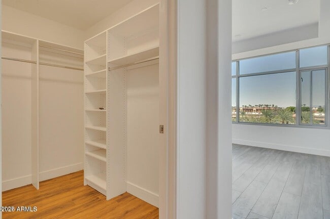 Building Photo - 2211 E Camelback Rd