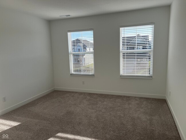 Building Photo - 5580 Cherry Hl Dr