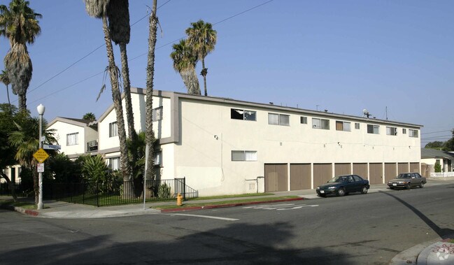 Building Photo - 985 N Park Cor