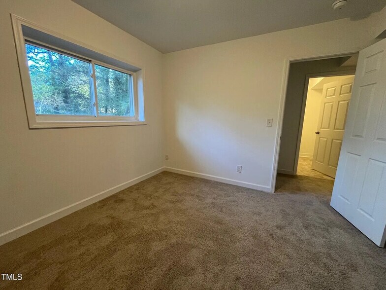 Building Photo - Room in House on Forge Rd