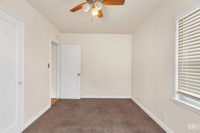 Building Photo - Cute 2+1