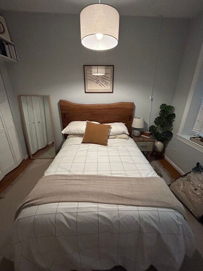 Building Photo - Beautiful Dupont 1Br w/ Historic Charm, 97 Walkscore!