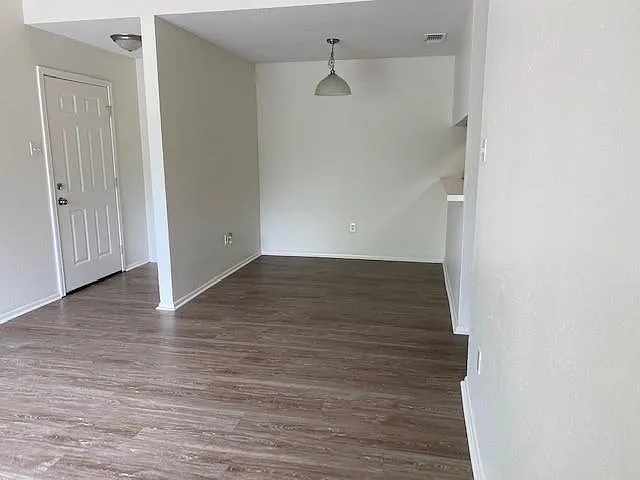 Building Photo - 312 Parkview Blvd