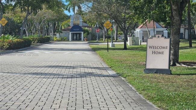 Building Photo - 801 Lyons Rd