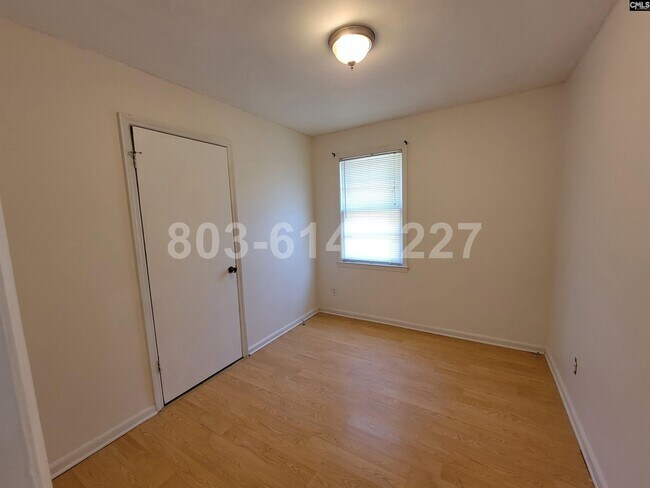 Building Photo - 129 Lisa Dr