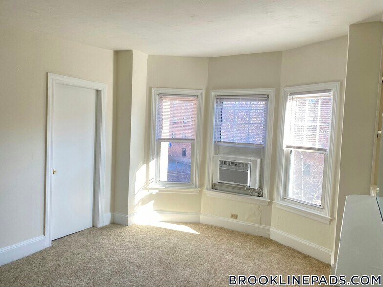 Building Photo - 1223 Beacon St