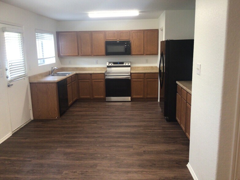 Building Photo - 715 Rodeo Ranch