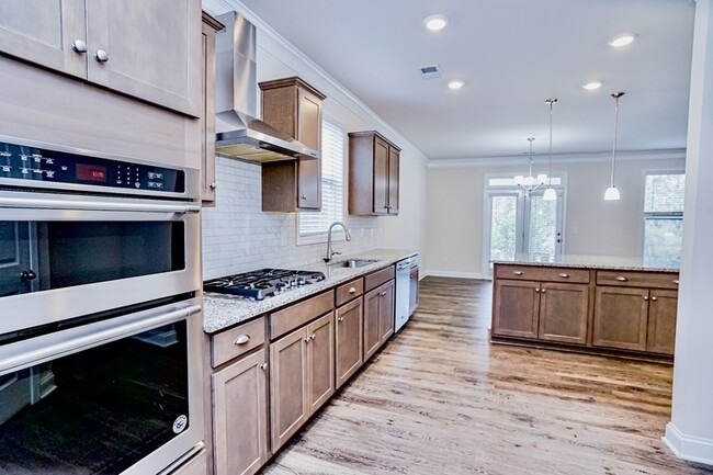 Building Photo - 716 Paxton Rose Dr