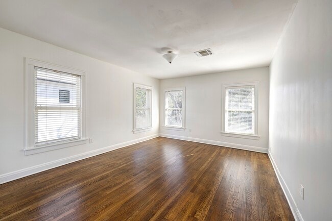 Building Photo - 3008 Amherst St