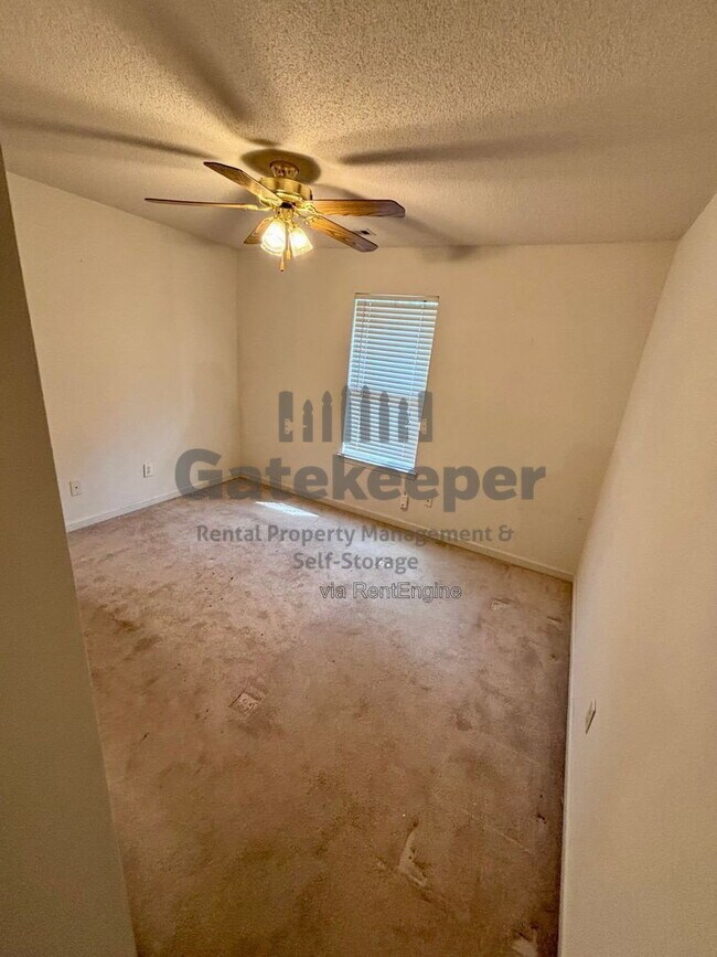 Building Photo - 644 N Fairfield Dr