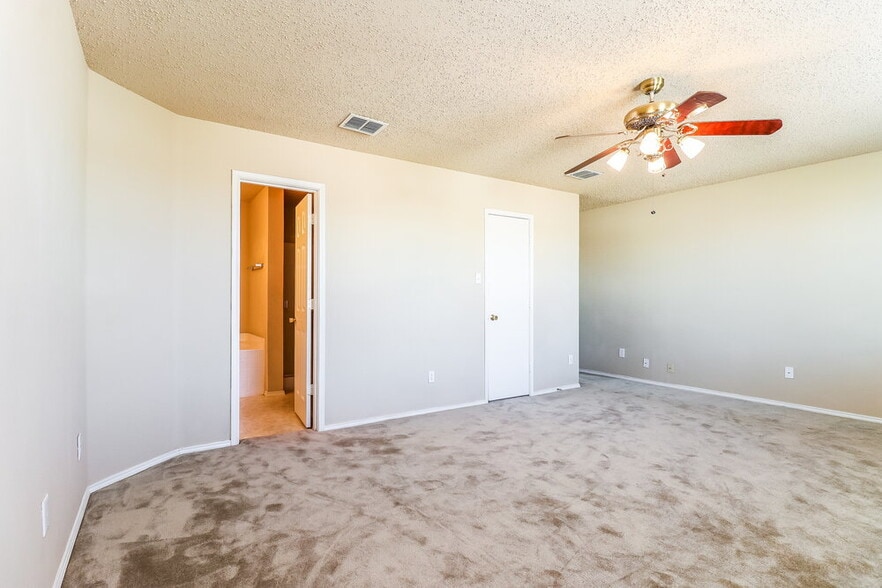 Building Photo - 521 Merton Ct