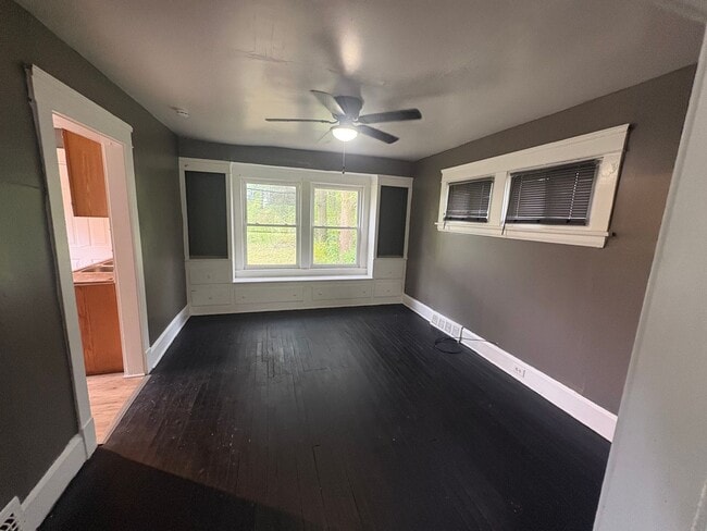 Building Photo - Renovated 3 bedroom house