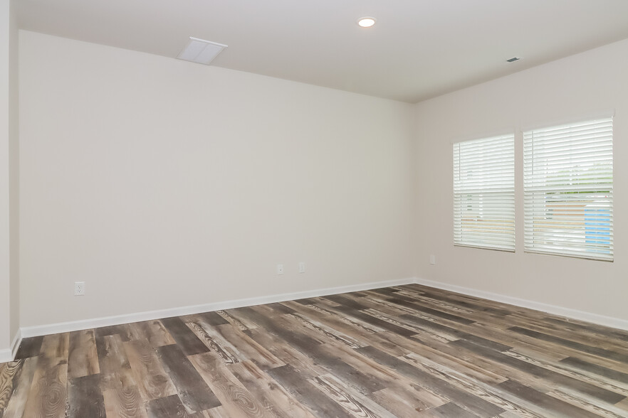 Living Room - 108 Dogwood Village Trl