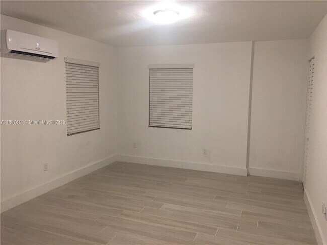 Building Photo - 19 Sidonia Ave