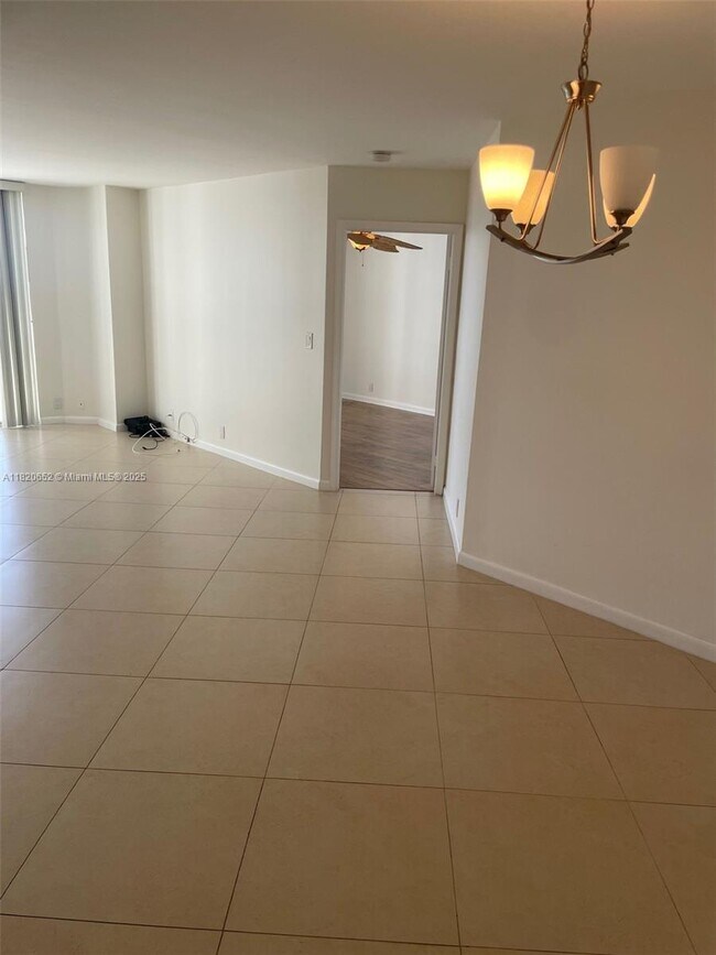 Building Photo - 3530 Mystic Pointe Dr