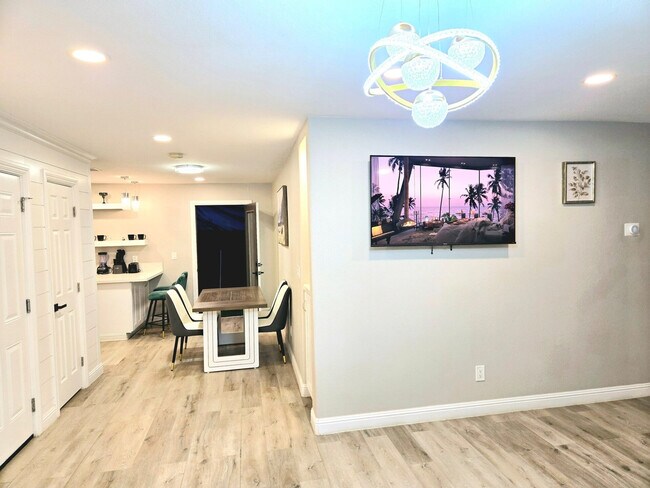 Building Photo - 451 E Lincoln Ave