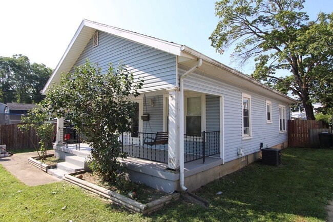 Building Photo - Quaint 2 Bed 1 Bath in Franklin