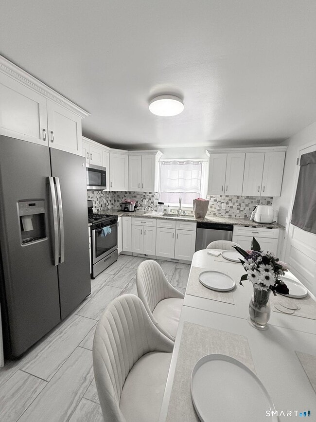 Building Photo - 243 Sunshine Cir