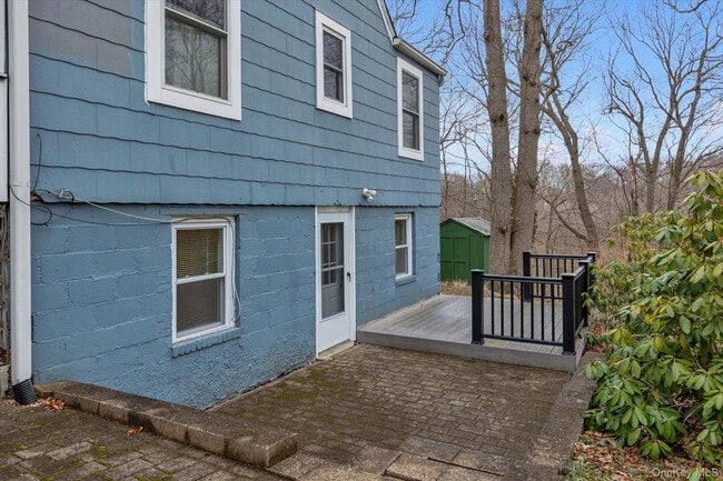 Building Photo - 11 Doris Ct