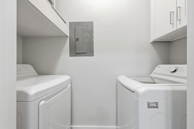 Building Photo - 211 Colima Ct