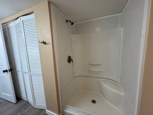 Building Photo - Newly Remodeled 3 Bedroom Manufactured Home in Suwannee County