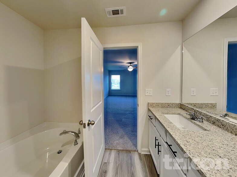 Building Photo - 244 Oliver Dr