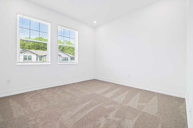 Building Photo - Estancia luxury 3-Bed Retreat in Wesley Ch...