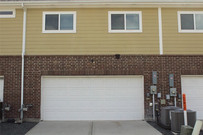 Building Photo - 15806 Perthshire Creek Dr