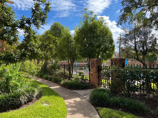 Building Photo - 1601 S Shepherd Dr