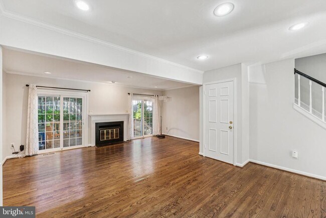 Building Photo - 10520 Pine Haven Terrace