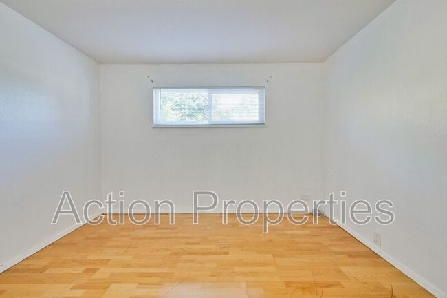 Building Photo - 2709 Alma St
