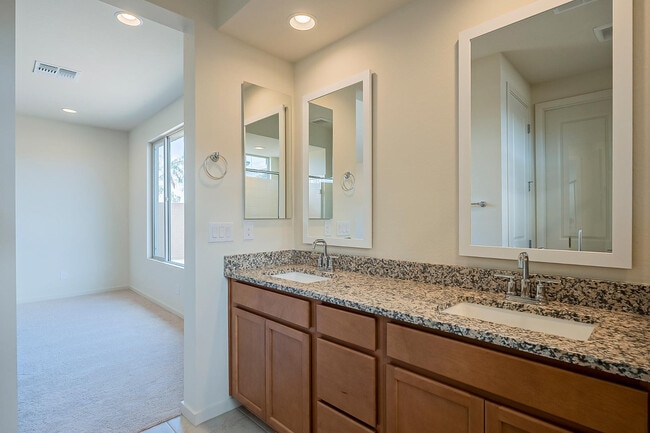 Building Photo - 5944 E Melinda Ln