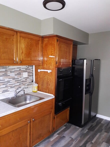 Kitchen - 180 Littleton Rd