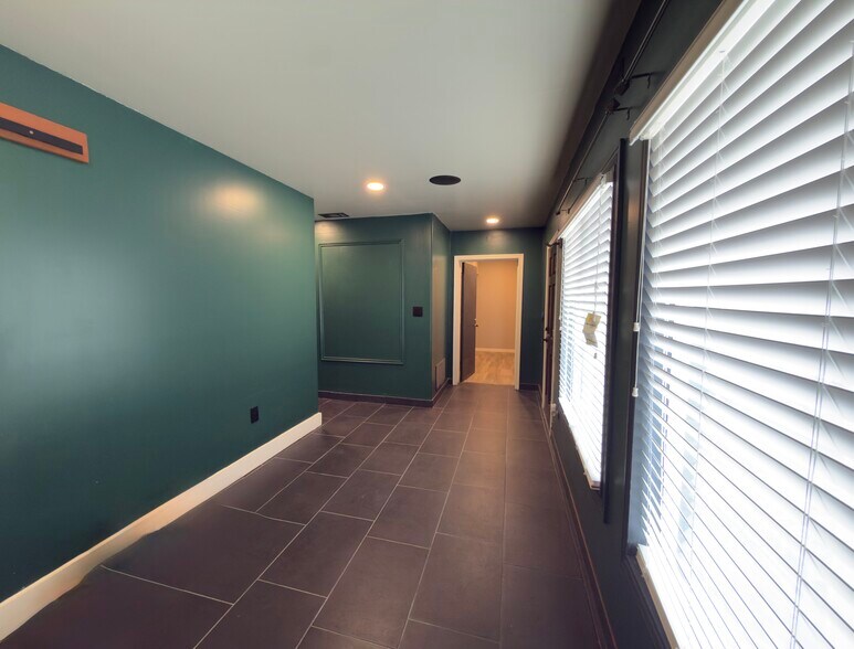 Bonus area/room - 135 Country Club Rd