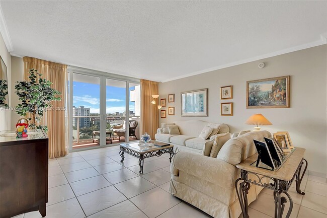 Building Photo - 3140 S Ocean Dr