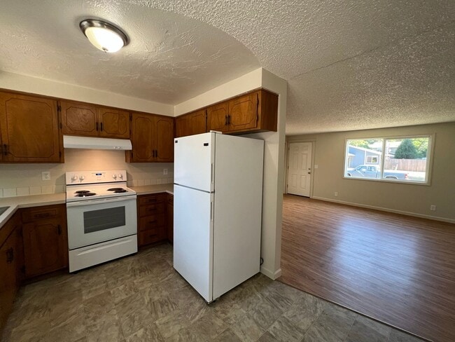 Building Photo - Beautifully Landscaped Two Bedroom