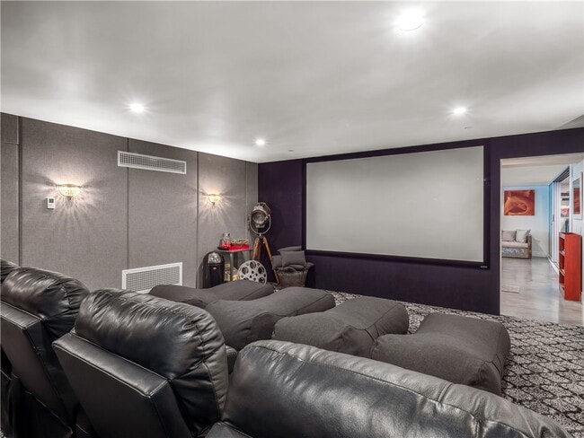 Building Photo - 3403 Laurel Ave