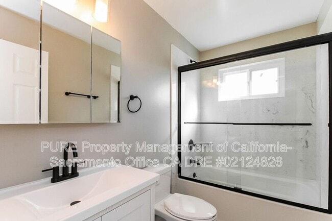 Building Photo - 130 Elm St