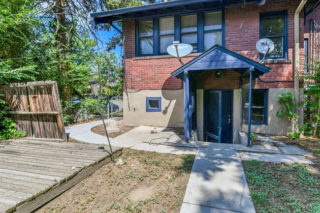 Building Photo - $1,295.00, 1 bed, 1 bath newly renovated basement unit located in Denver.