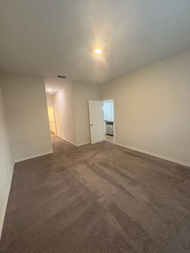Building Photo - 3602 Waffle Terrace