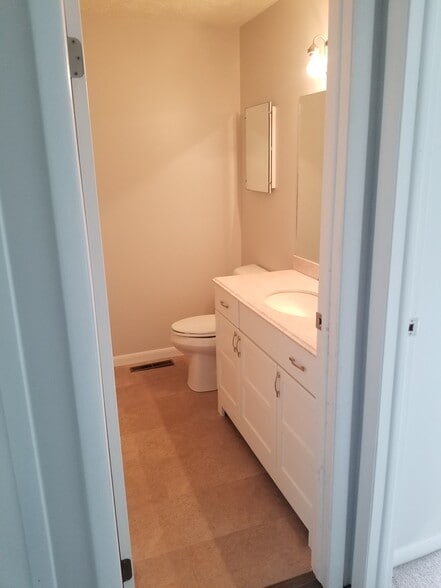 Bathroom - 4215 Manhattan E