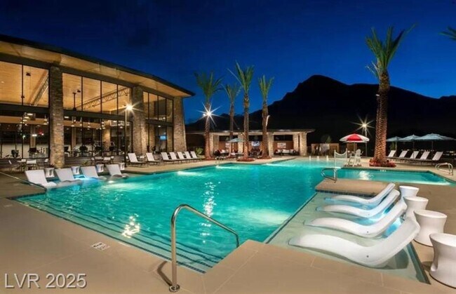 Building Photo - Stunning 5Bed/4.5 Bath home located in a prestigious guard gated community of Reverence in Summerlin