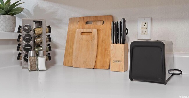 Building Photo - 1204 River Oaks Dr