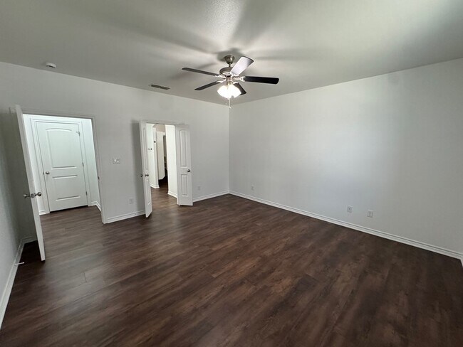 Building Photo - 7309 Bellini St