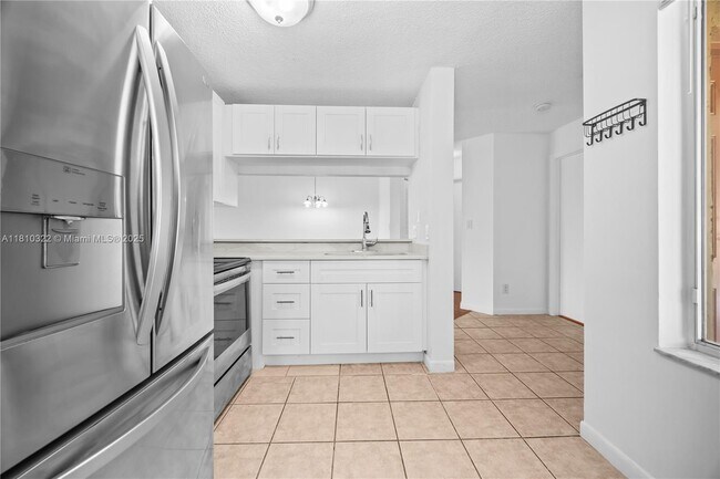 Building Photo - 1031 Coral Club Dr