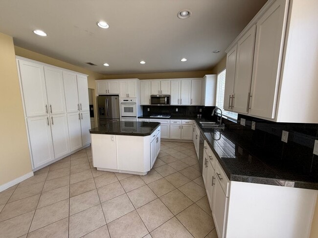Building Photo - Luxury 5 Bedroom, 4.5 Bath Home in Otay Ra...