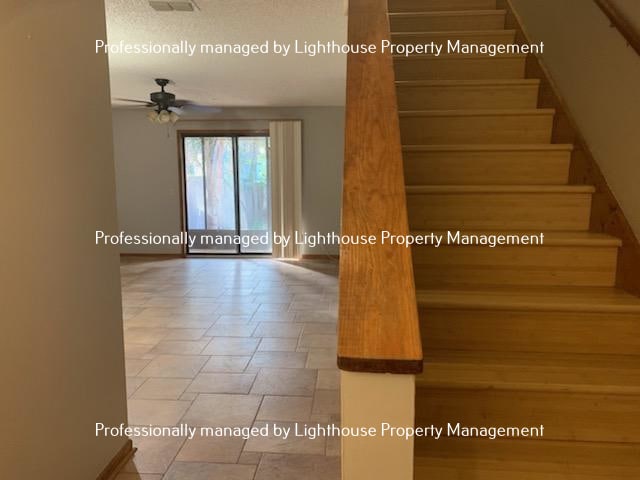 Building Photo - Relaxing townhome in Arlington with covered parking